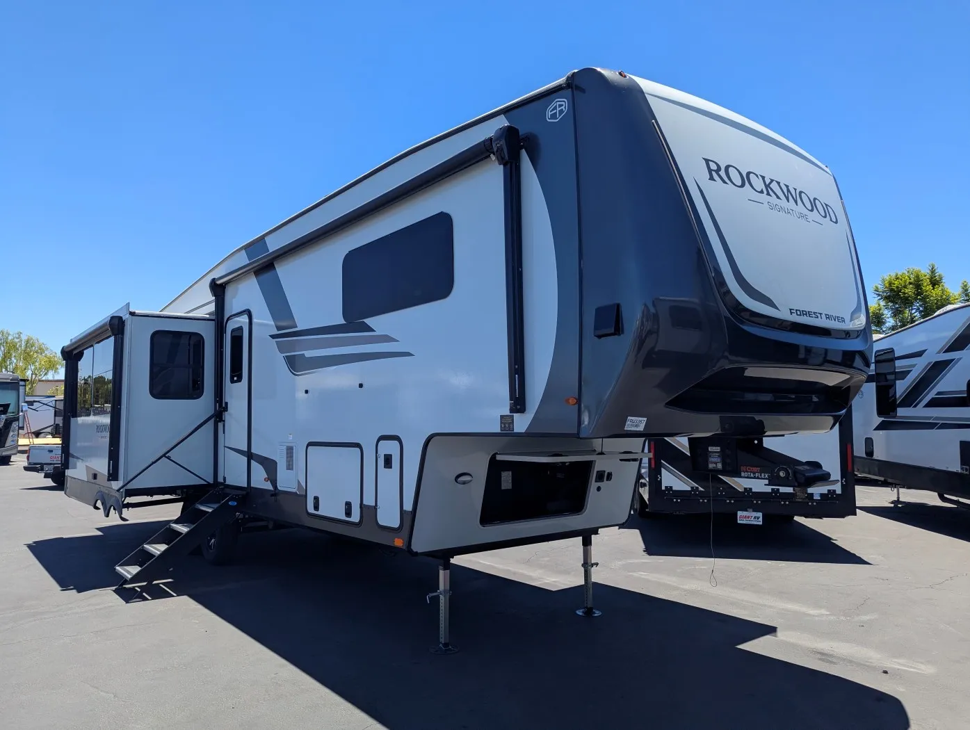 2026 Forest River Rockwood Signature R371RK - Photo 2