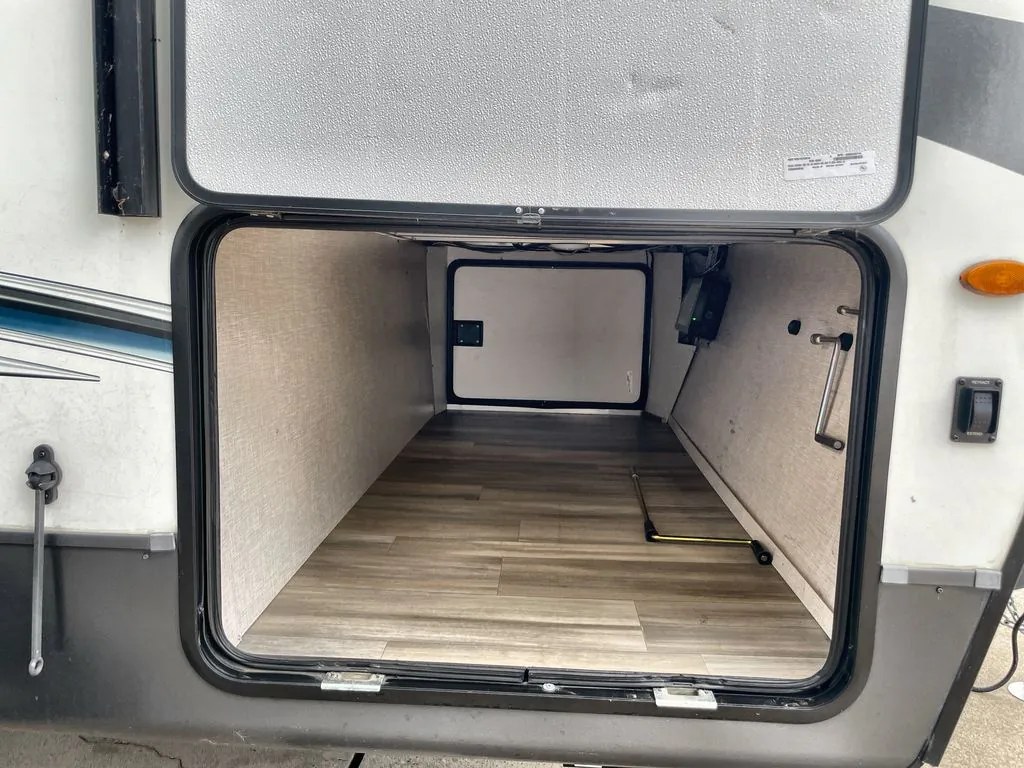 2021 Forest River Flagstaff Super Lite 27BHWS — Photo 6