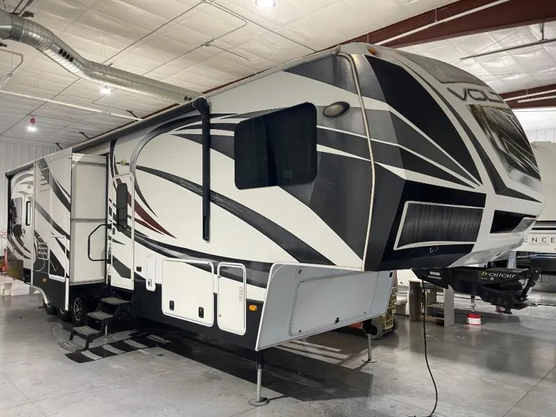 2014 Dutchmen RV Voltage Used    V3950 - Main photo