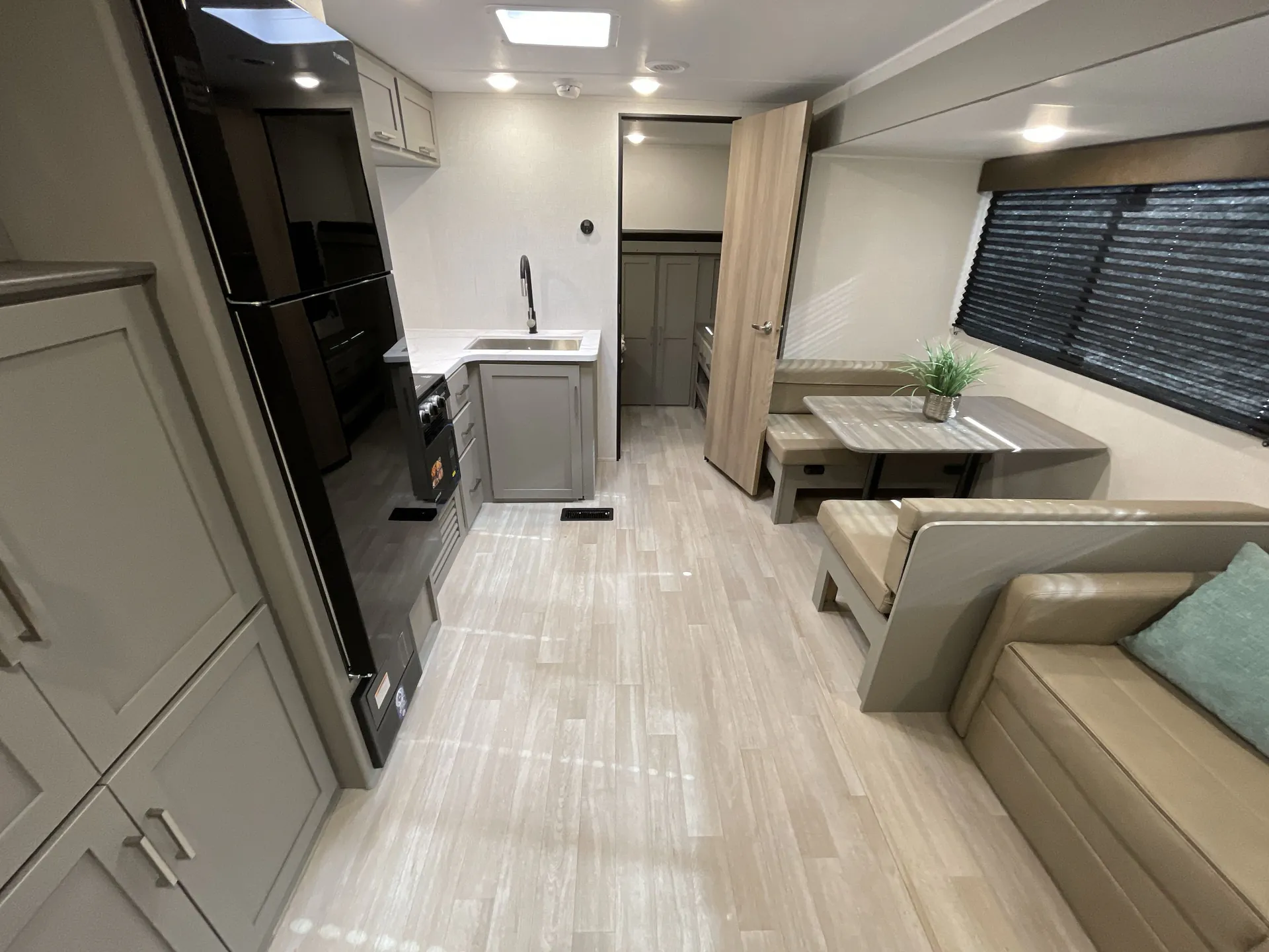 2026 Keystone Hideout Sport 291BRWE — driver seat