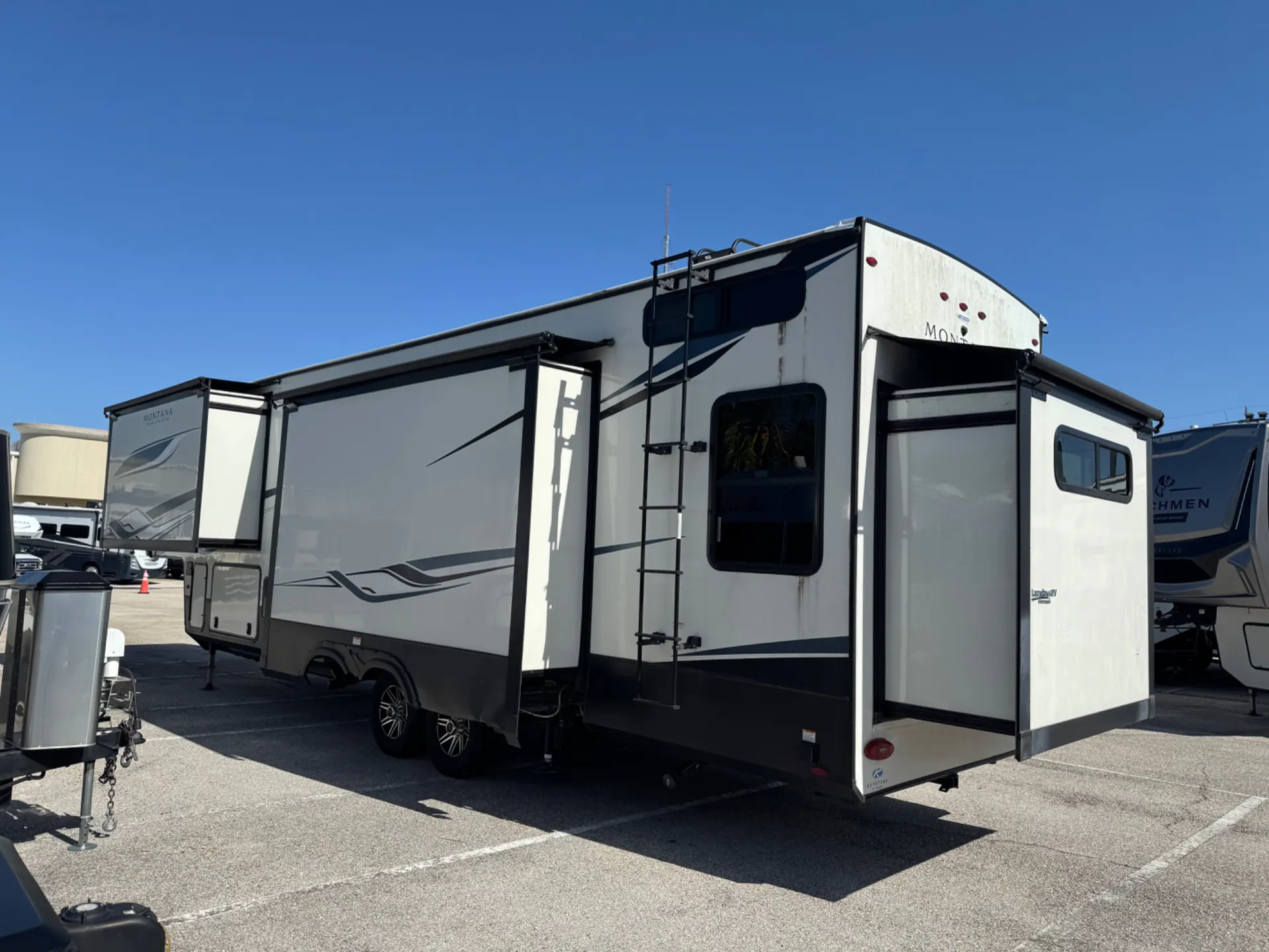 2023 Keystone Montana High Country 335BH - Photo 4