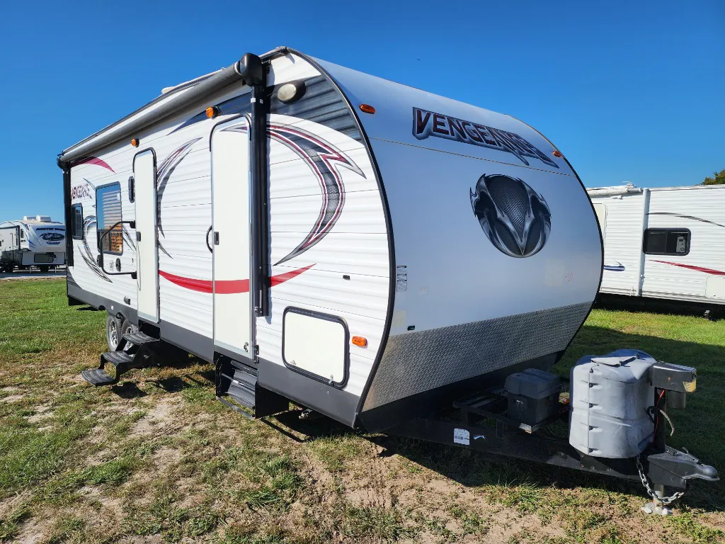 2014 Forest River Cherokee Vengeance 25V - Photo 2