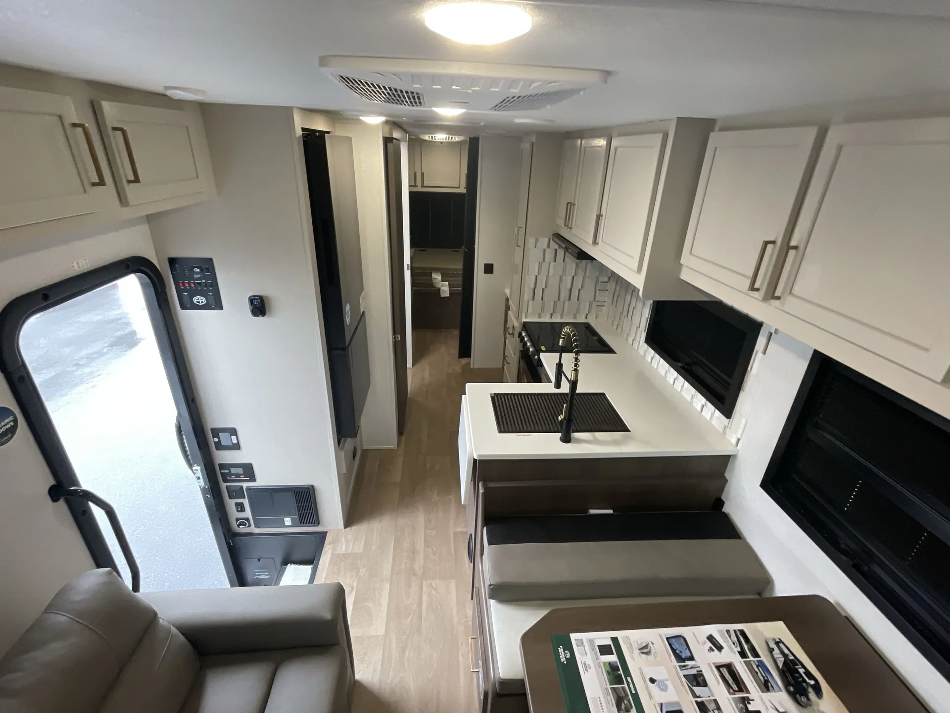 2026 East to West College Avenue 2711NK — living area main