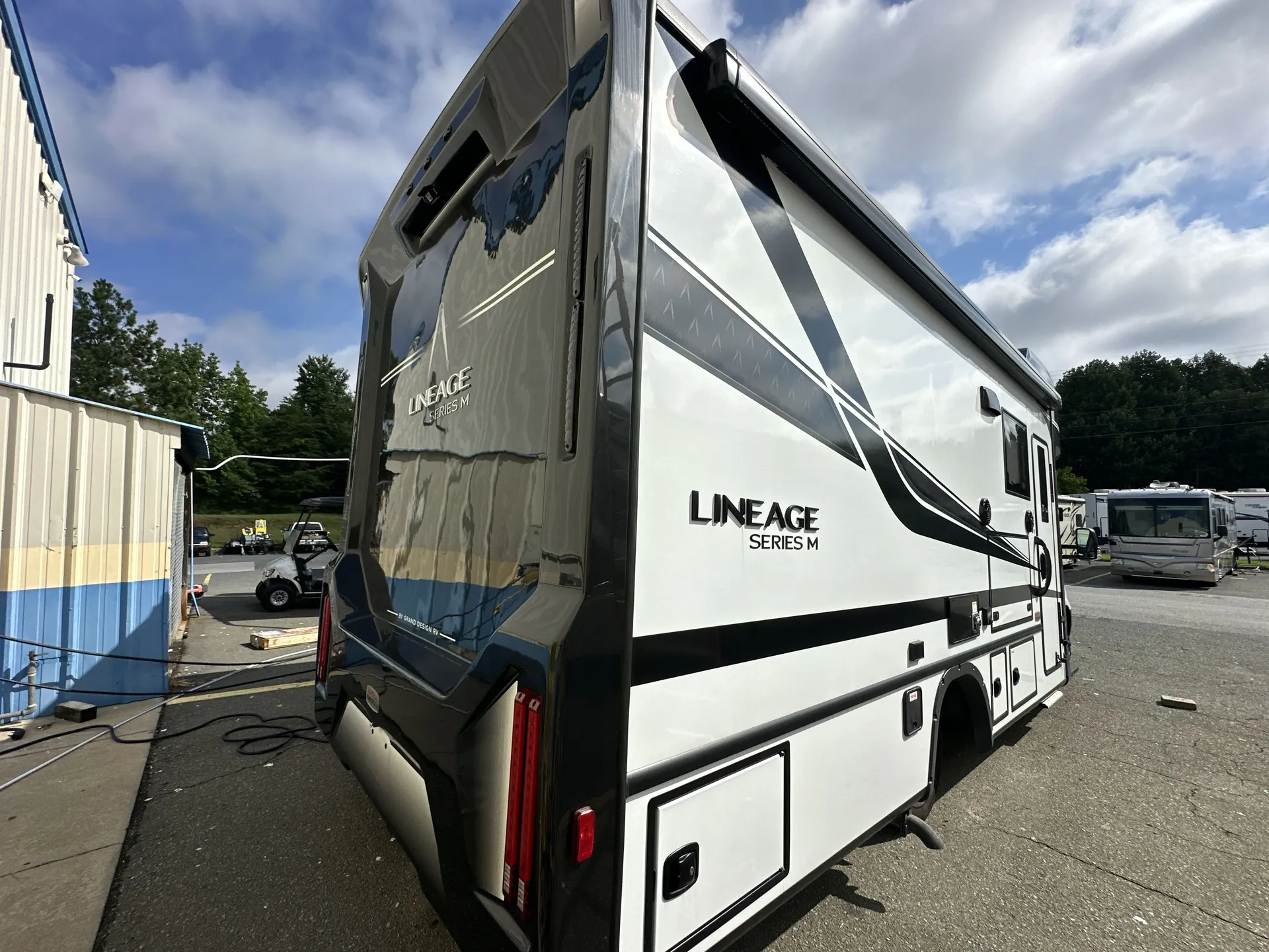 2025 Grand Design Lineage Series M 25FW — living area main