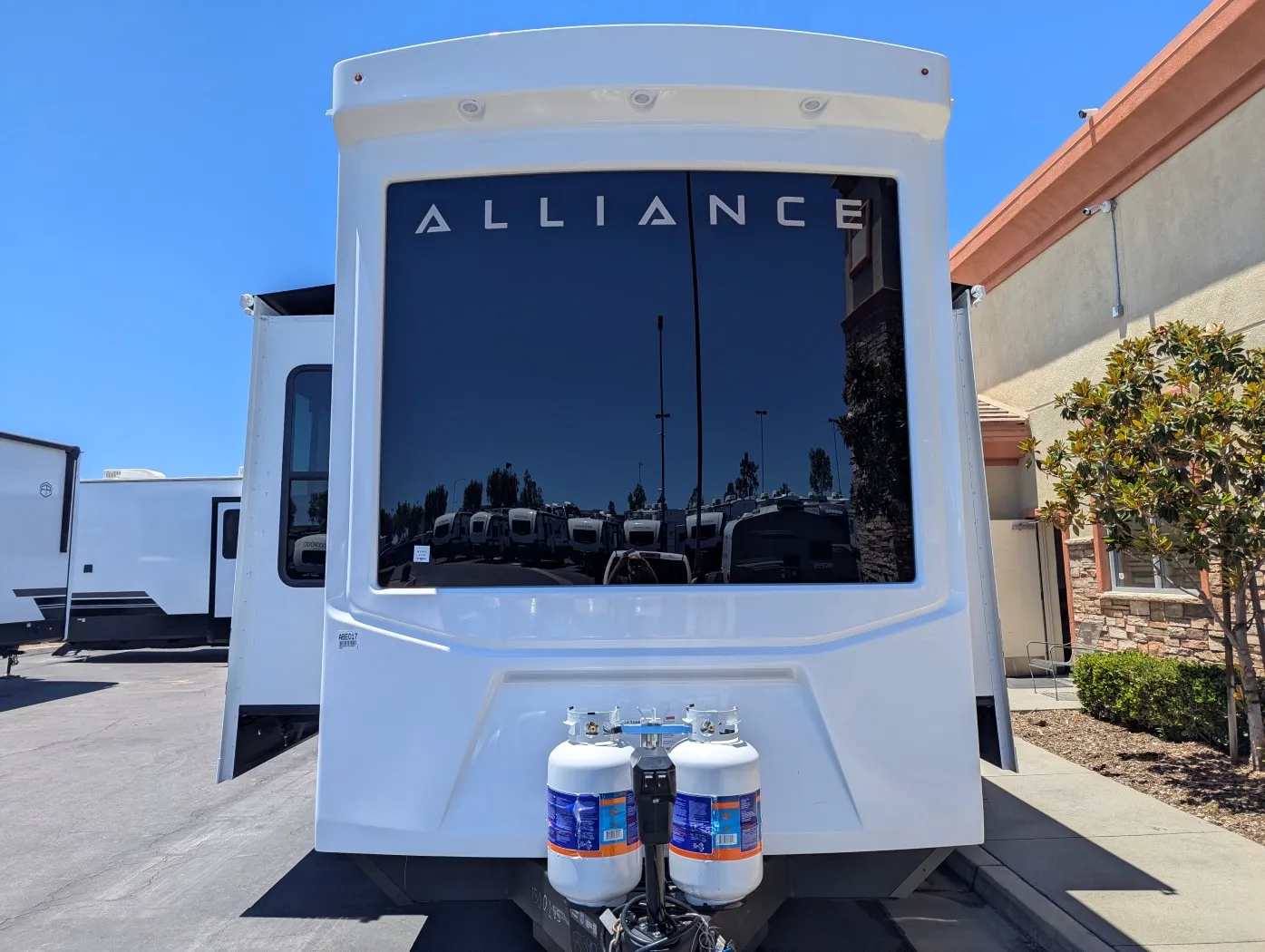 2026 Alliance RV Benchmark 42LFT - Photo 3