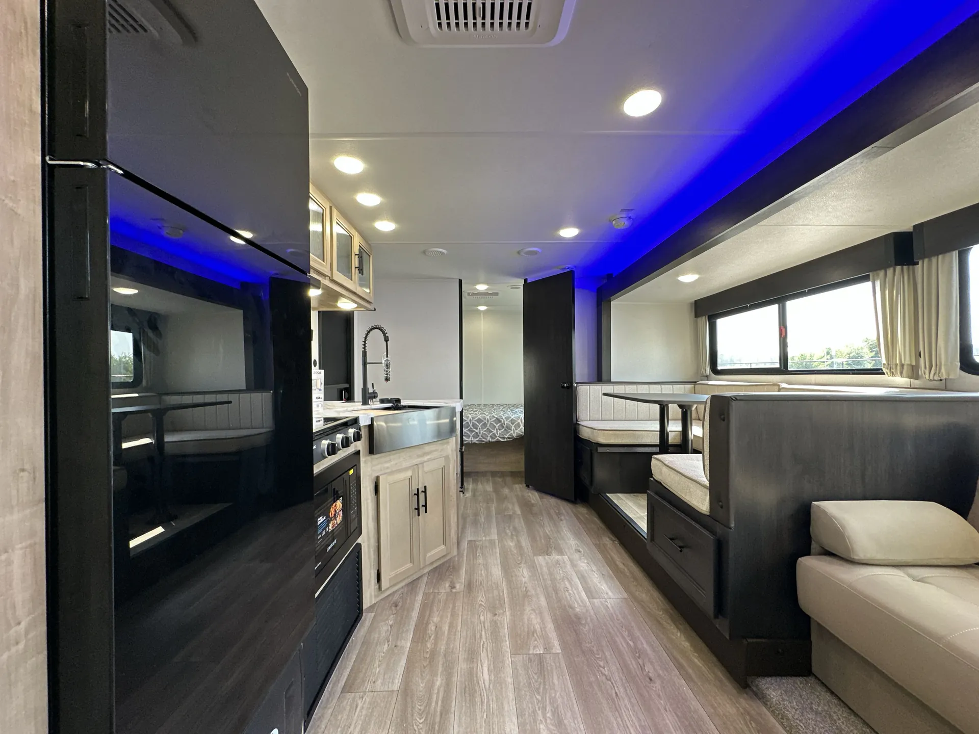 2027 Forest River Cherokee Grey Wolf 29QB — living area main