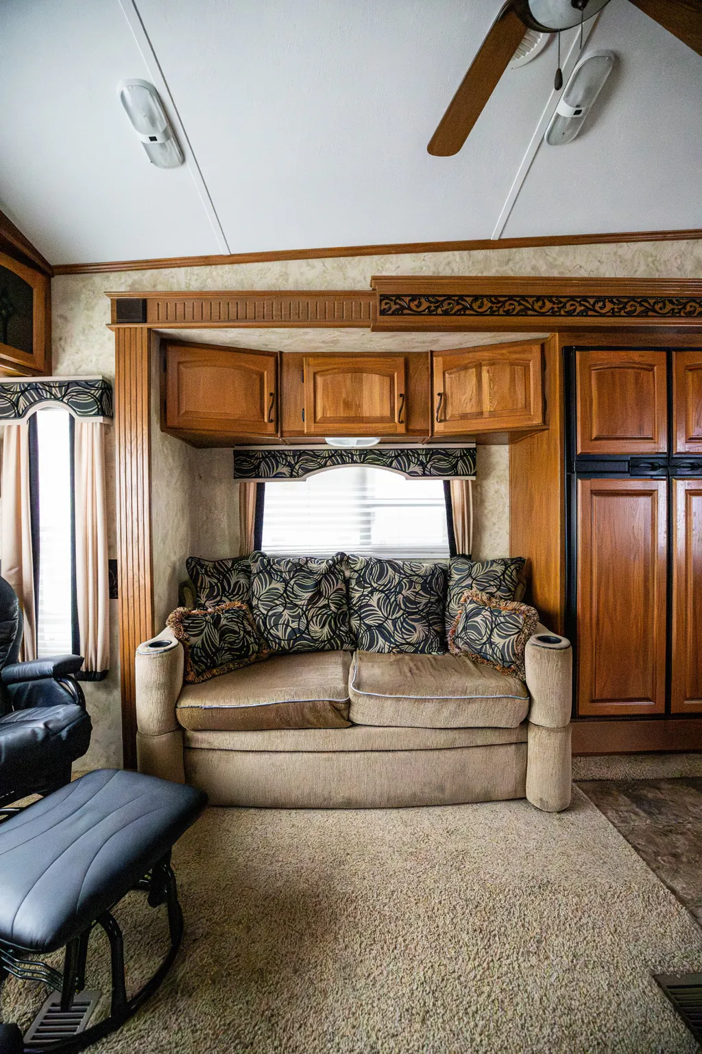 2011 Keystone Montana 3100RL, Photos photo 10