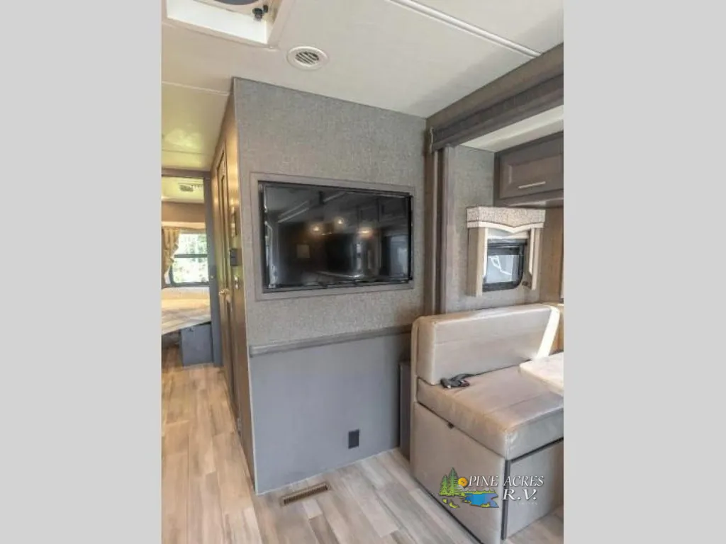 2022 Thor Motor Coach Challenger 35MQ, Photos photo 26
