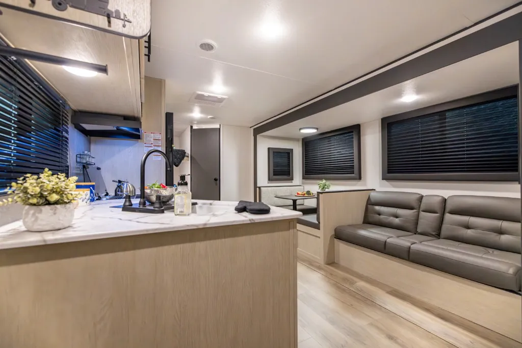 2026 Shasta RVs i-5 Edition 527BHS, Photos photo 5