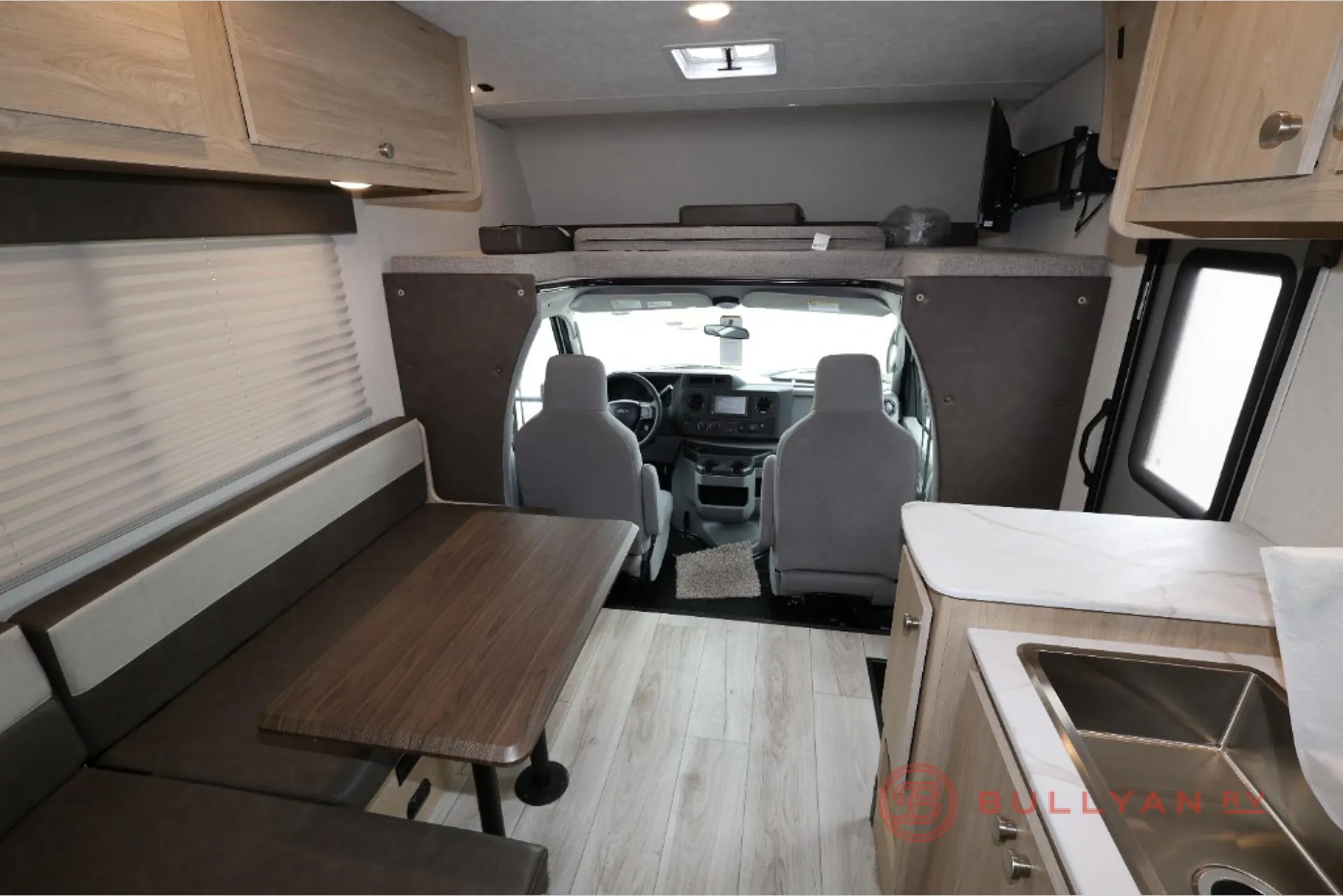 2025 Coachmen Leprechaun 210RSS FORD E 350 - Photo 4
