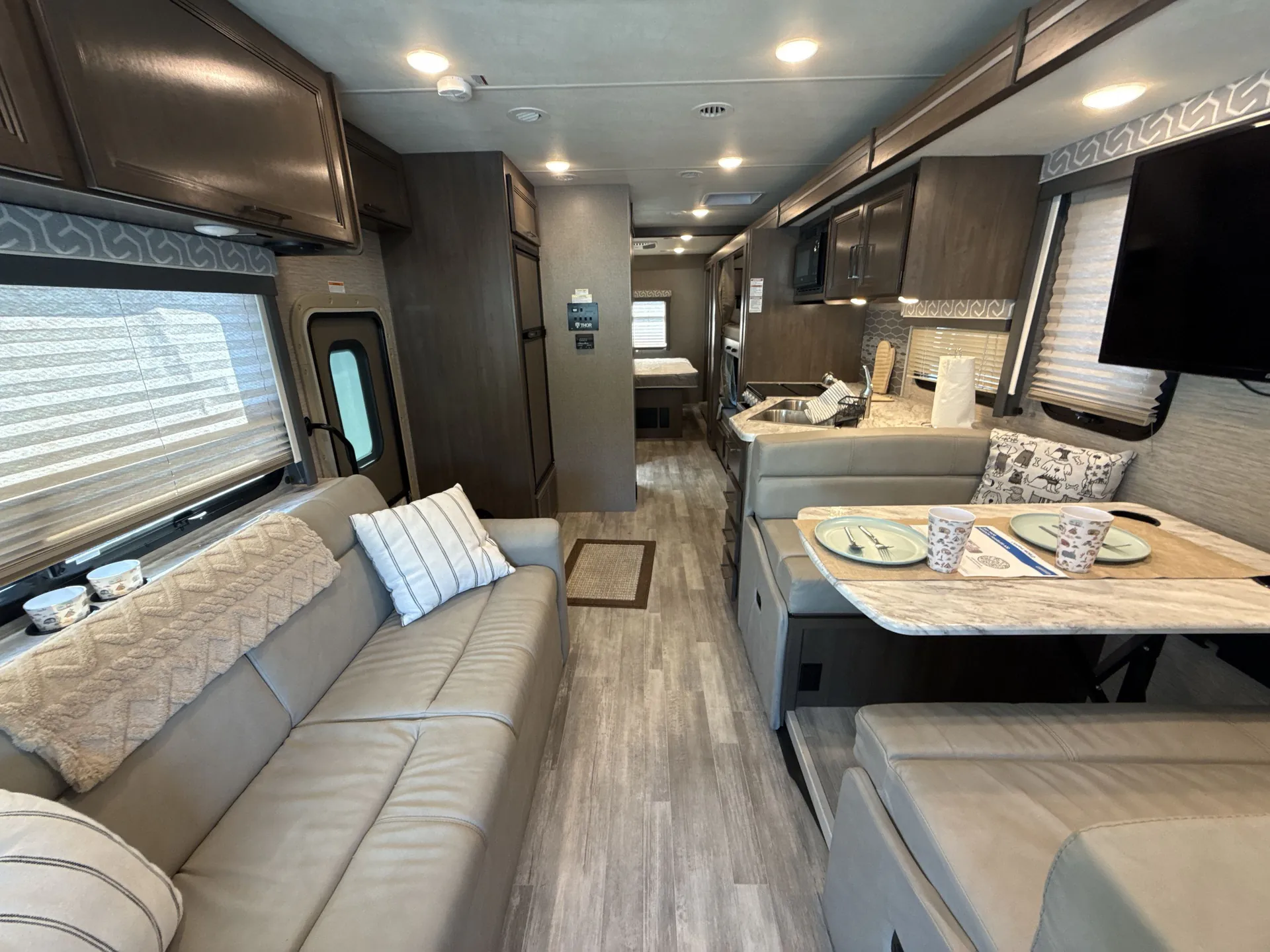 2021 Thor Motor Coach Freedom Traveler A32 — living area main