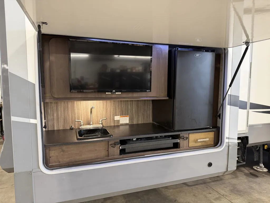 2019 Highland Ridge Open Range OF427BHS - Photo 3