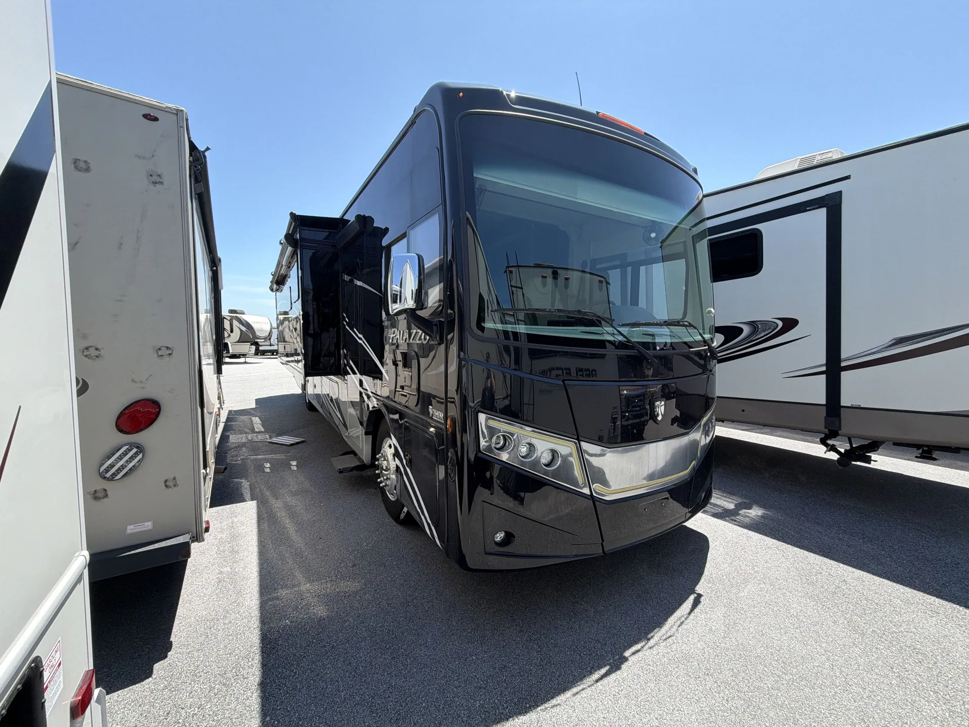 2023 Thor Motor Coach Palazzo 37.5 - Photo 2