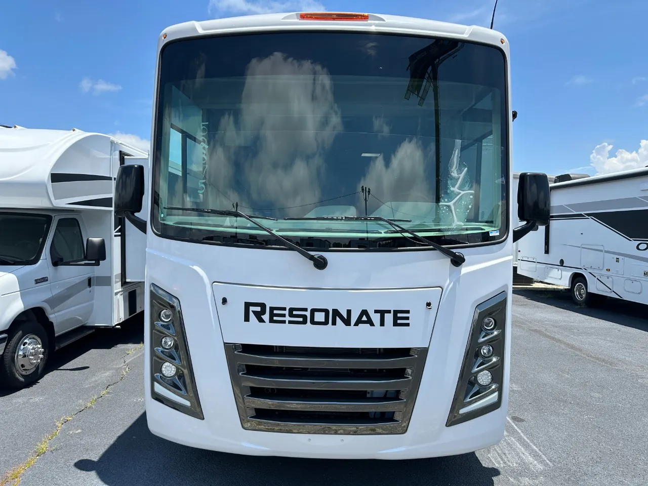 2025 Thor Motor Coach Resonate 32B - Photo 3