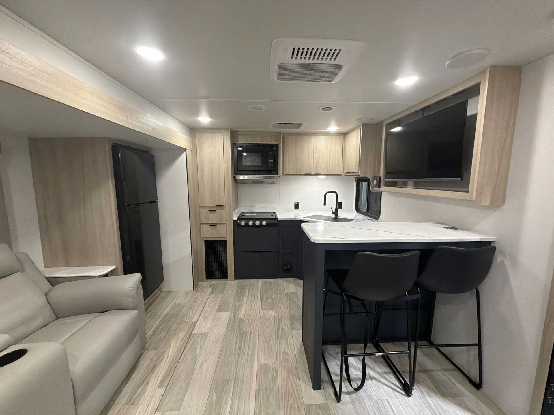 2025 Winnebago Minnie 2730FK — living area main