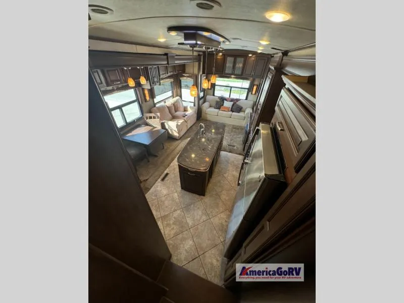 2014 DRV Luxury Suites Tradition 385RSS - Photo 4