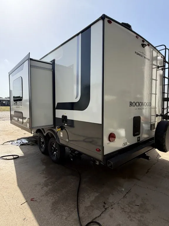 2027 Forest River Rockwood Mini Lite 2109S — Photo 6