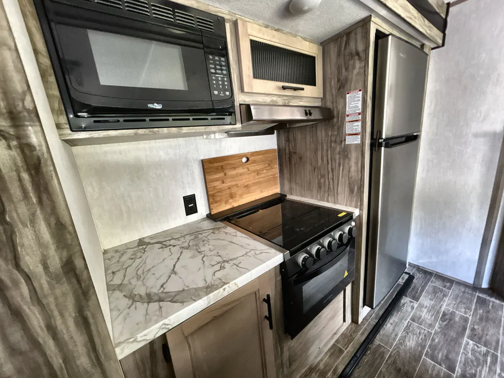 2022 Forest River Cherokee Alpha Wolf 33BH-L, Photos photo 22