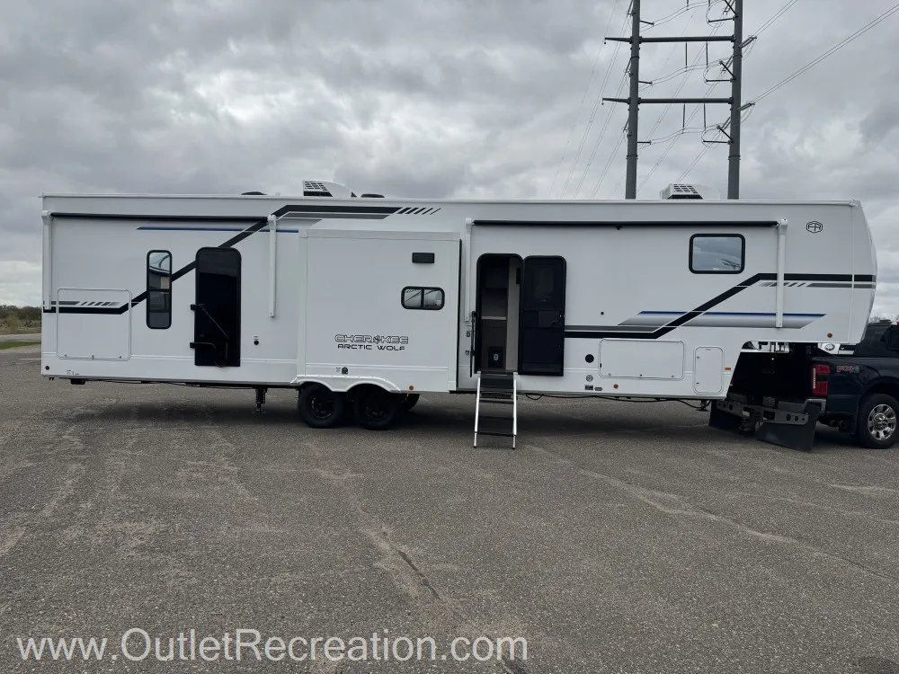 2026 Forest River Cherokee Arctic Wolf 3750SUITE - Photo 4