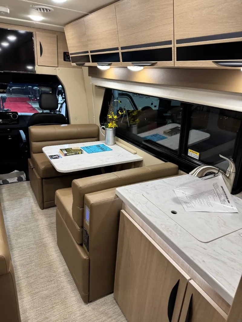 2025 Chinook RV Summit SS, Photos photo 6