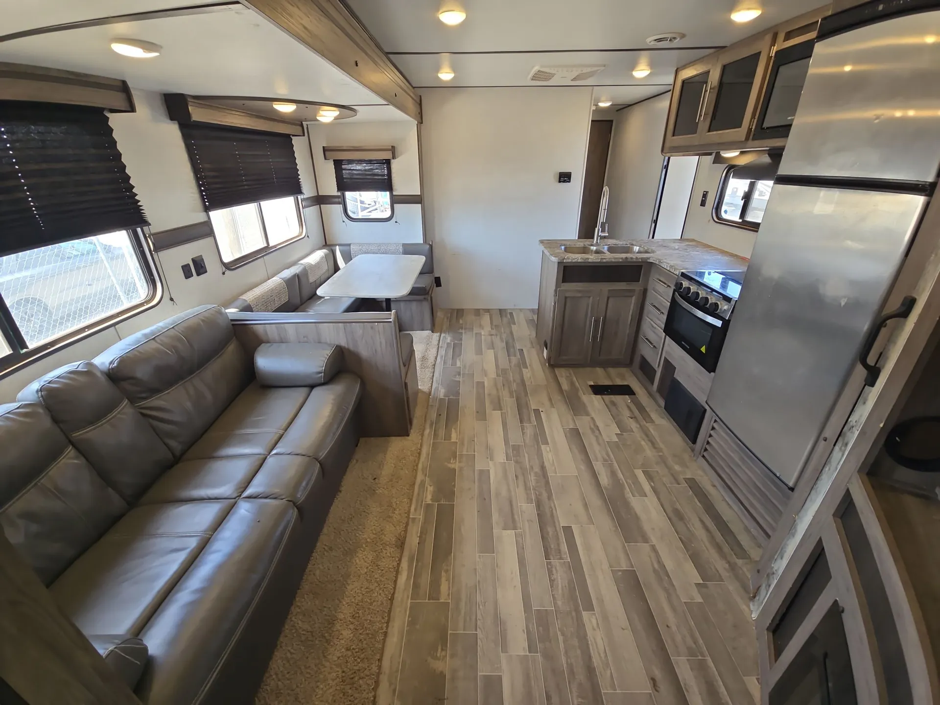 2021 CrossRoads Zinger 299RE — living area main