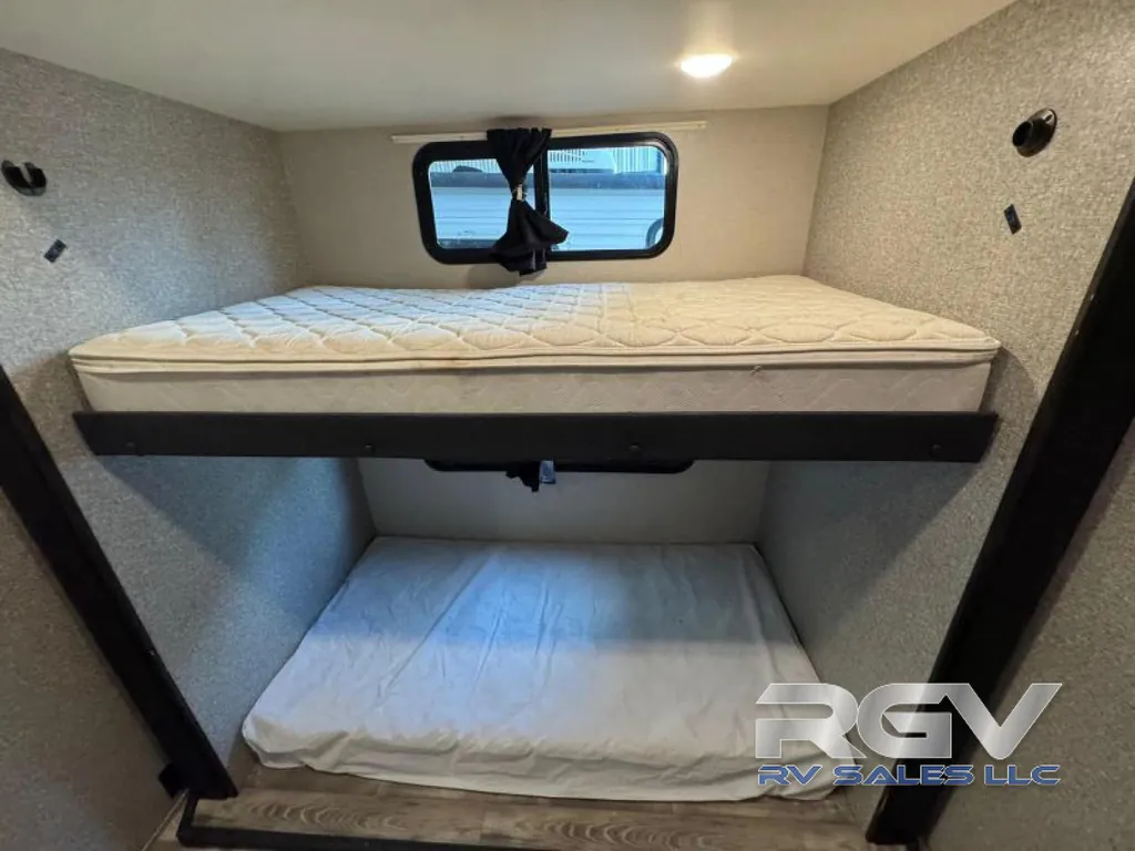 2022 Highland Ridge Silverstar XLT 354MBH, Photos photo 23