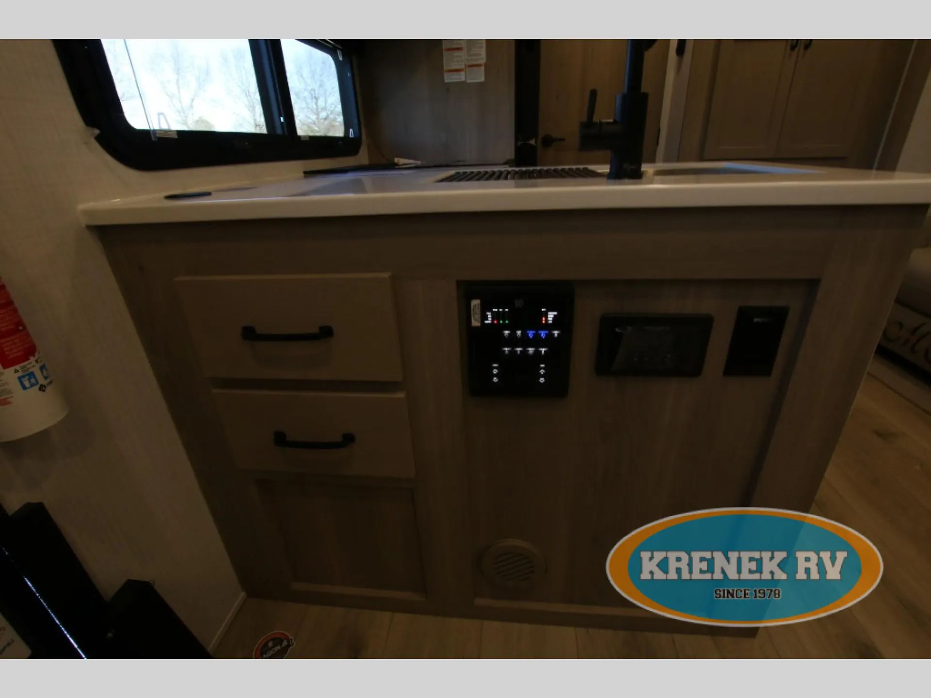 2025 Forest River Rockwood Mini Lite 2214S - Photo 4