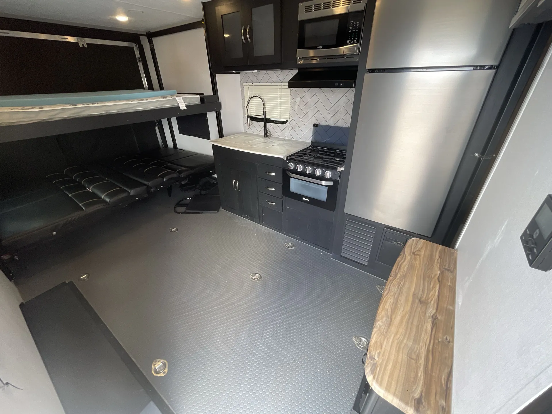 2022 Coachmen Adrenaline 21LT - Photo 3