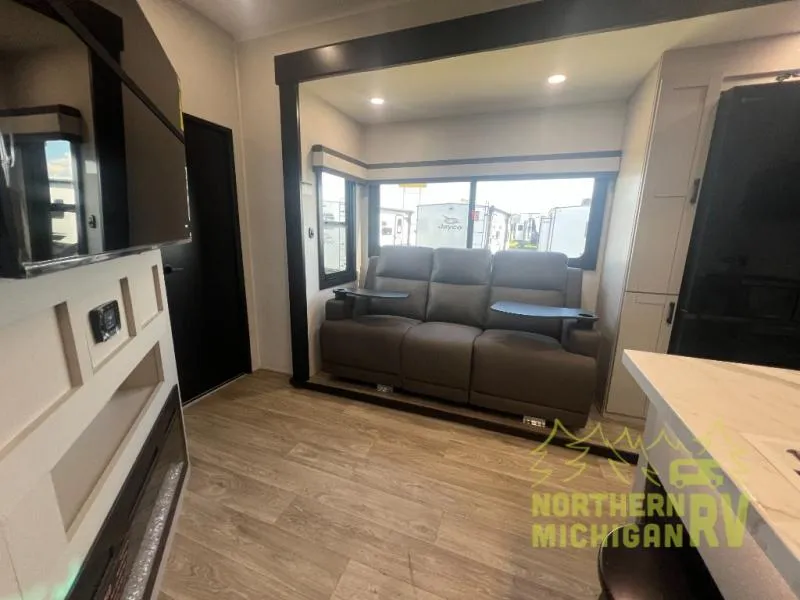 2027 Jayco Seismic 359 - Photo 4
