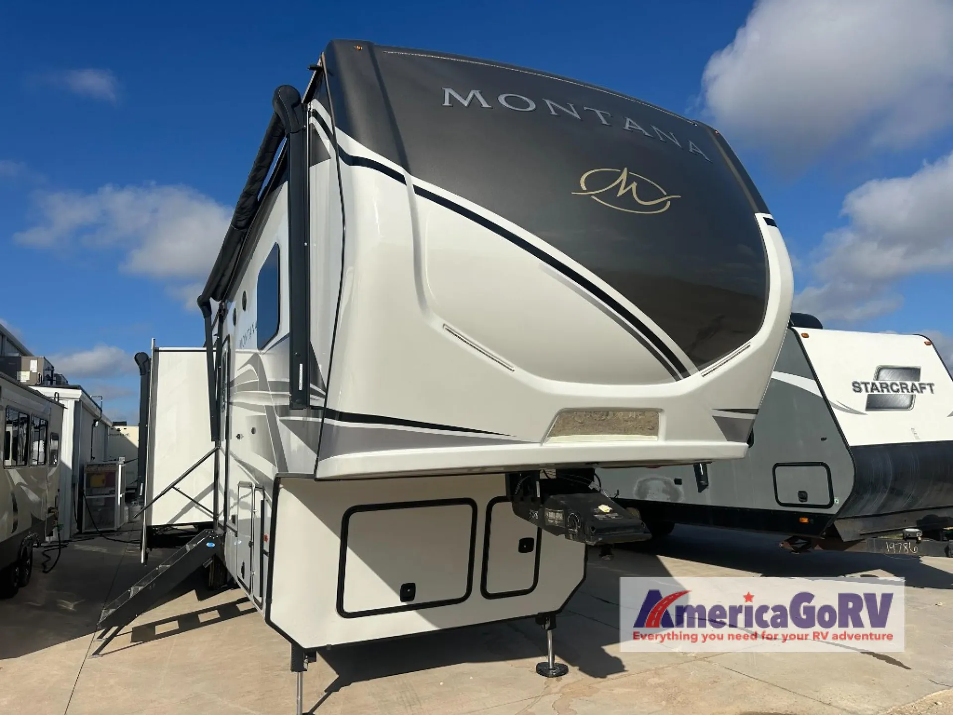 2024 Keystone Montana 3915TB - Photo 4