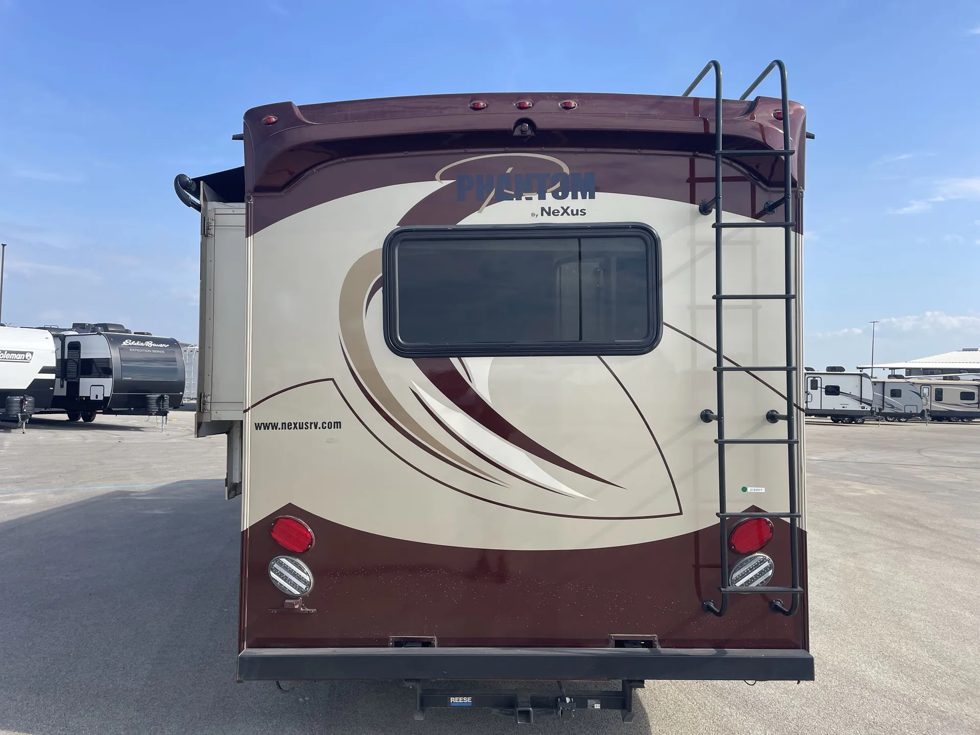 2019 Nexus Phantom 31P — living area main