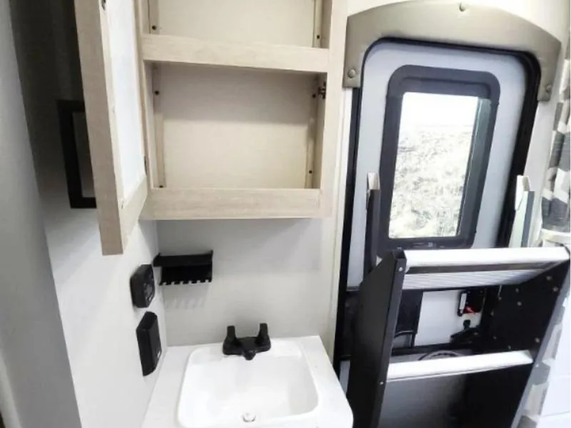 2026 Coachmen Catalina Legacy Edition 273DBHCK, Photos photo 18