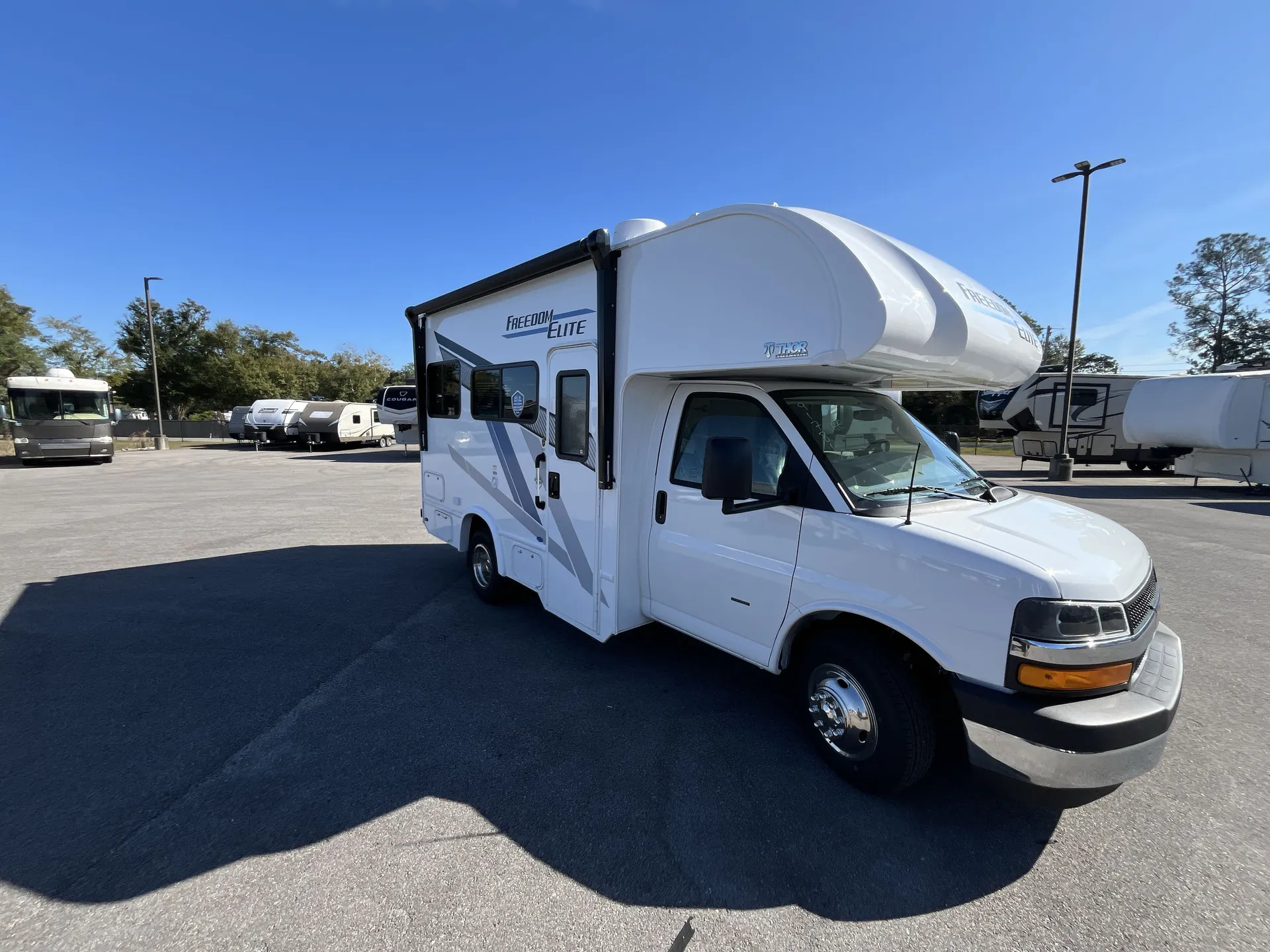 2026 Thor Motor Coach Freedom Elite 19HE - Photo 2