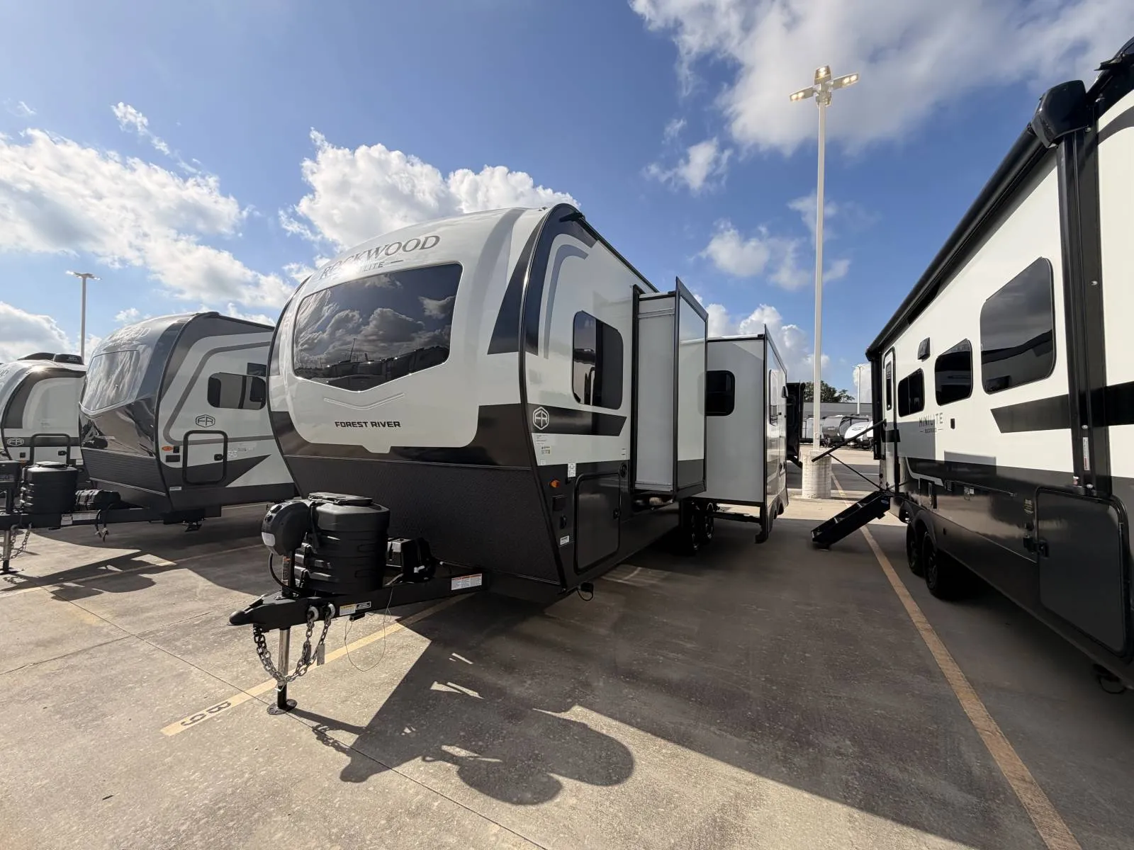 2027 Forest River Rockwood Mini Lite 2522FB - Photo 2