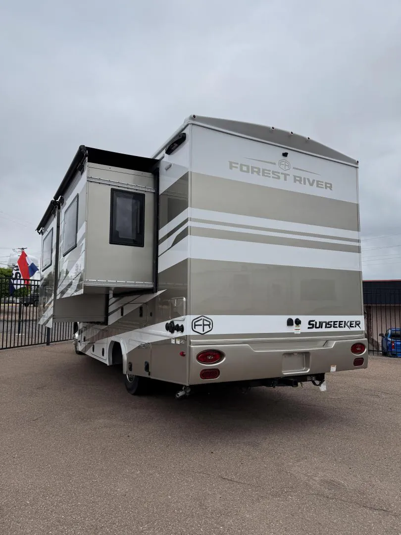 2025 Forest River Sunseeker MBS 2400DSB - Photo 4
