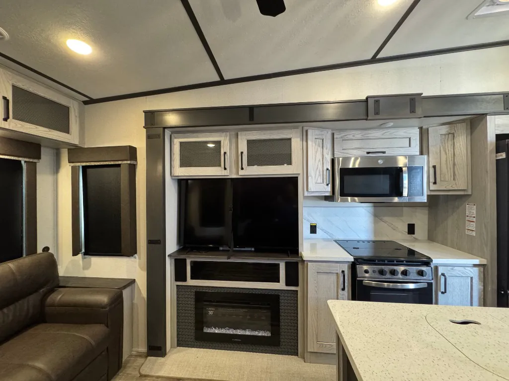 2022 Keystone Montana High Country 385BR, Photos photo 20