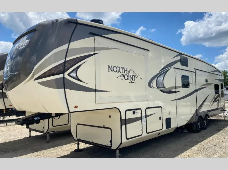 2018 Jayco North Point 377RLBH - Photo 4