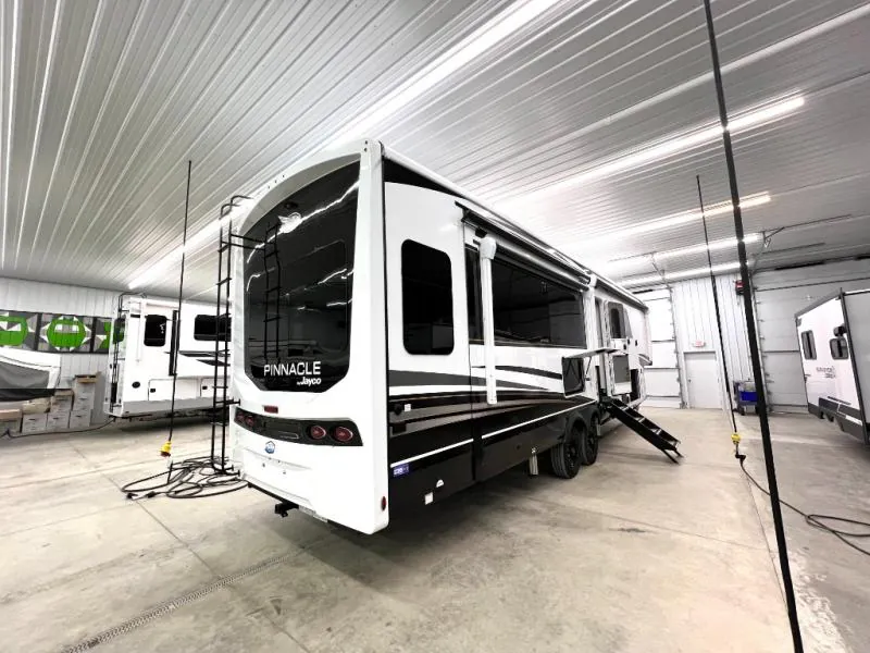 2026 Jayco Pinnacle 36FBTS, Photos photo 2