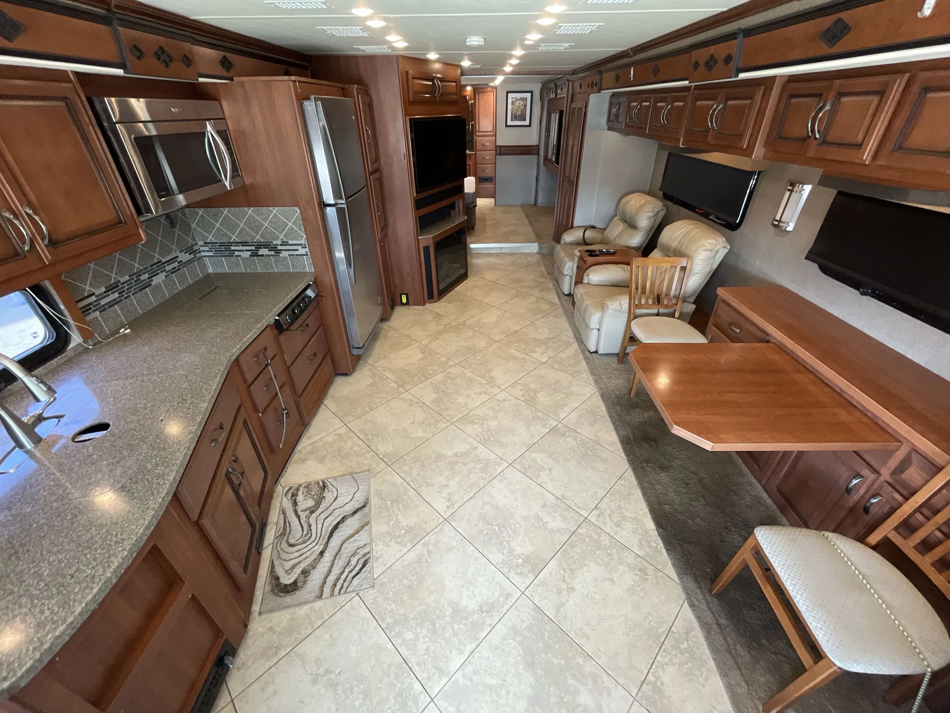 2015 Fleetwood Expedition 38K — living area main