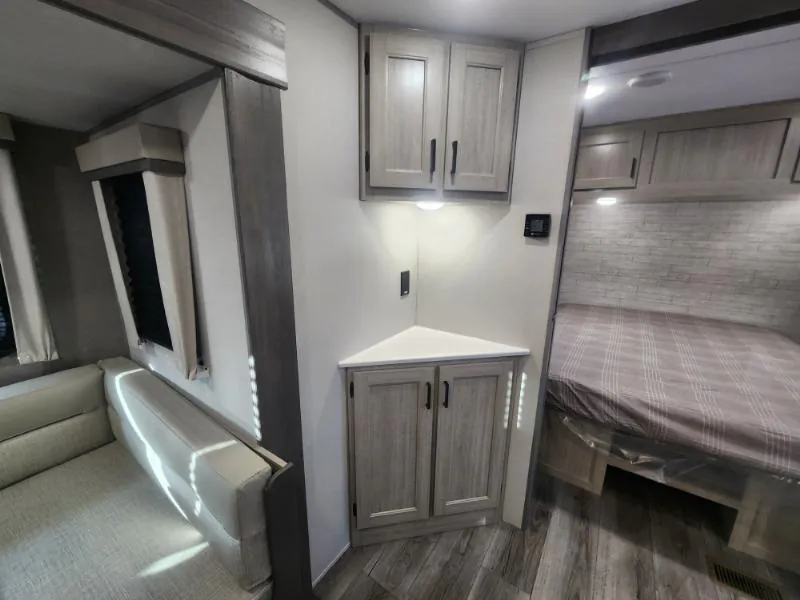 2026 Coachmen Catalina Legacy Edition 273DBHCK, Photos photo 18