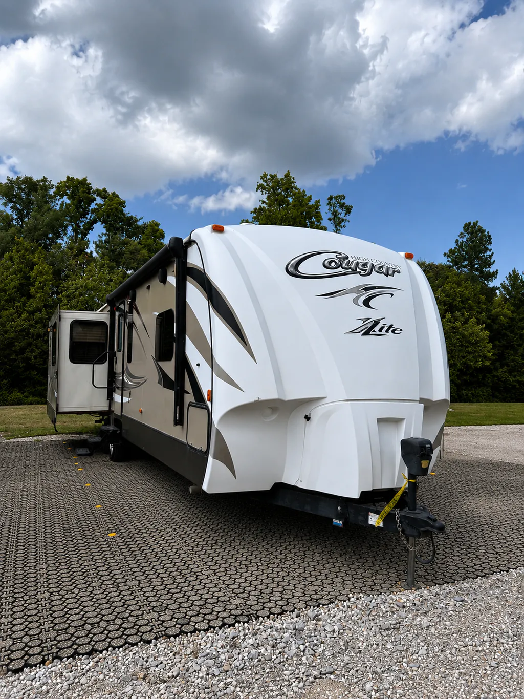 2015 Keystone Cougar XLite 33RES, Exterior photo 2