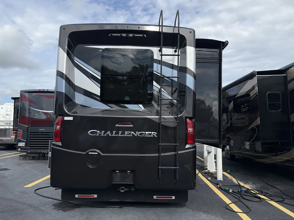 2021 Thor Motor Coach Challenger 35MQ, Photos photo 7