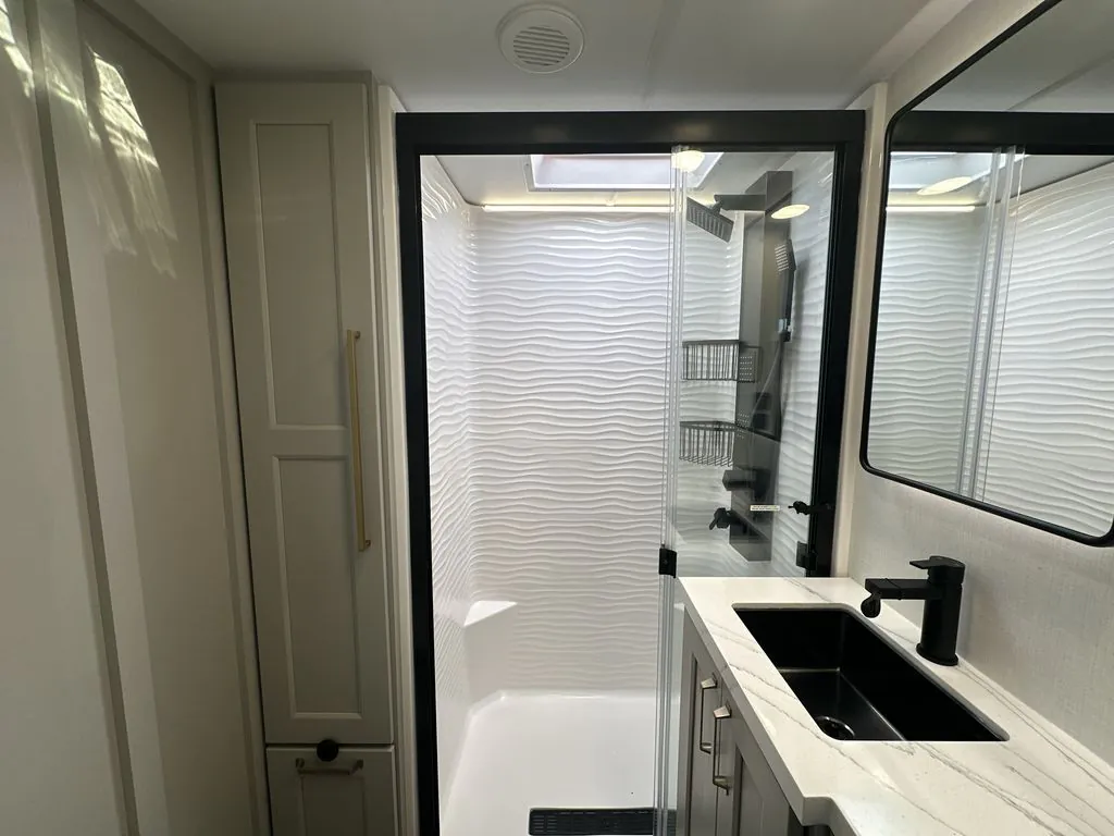 2026 Brinkley Model G 3950, Photos photo 17