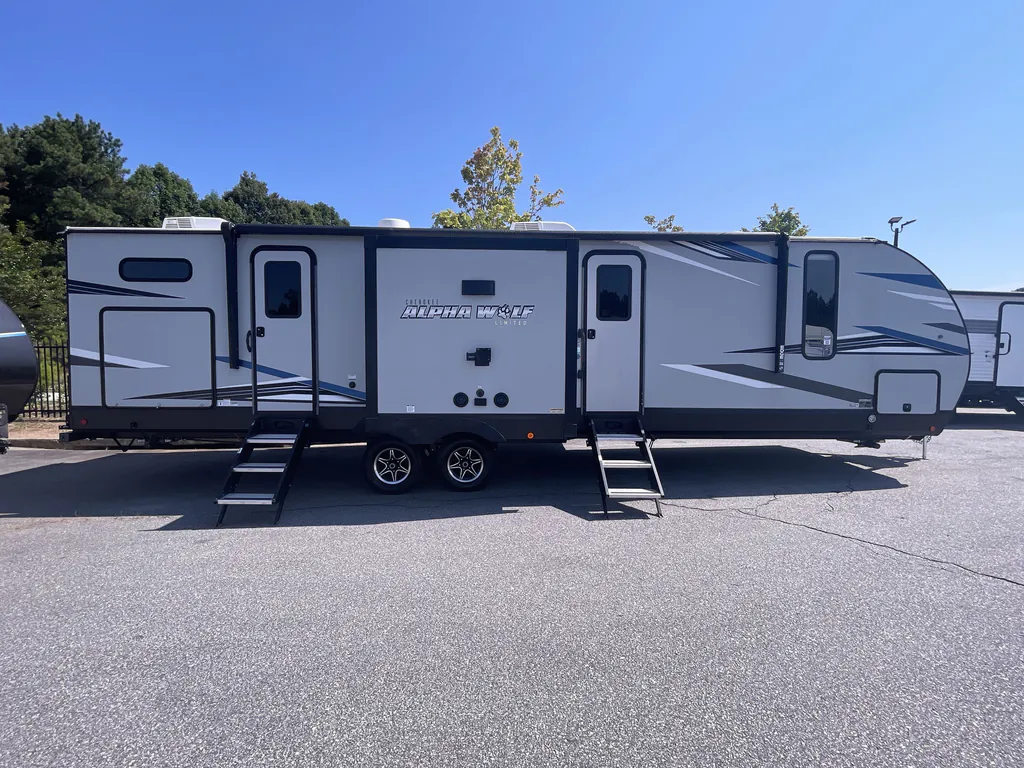 2021 Forest River Cherokee Alpha Wolf 33BH-L, Photos photo 5