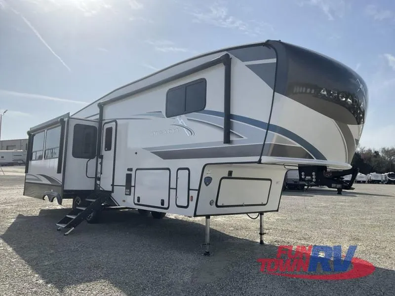 2025 Keystone Arcadia 3260RL - Photo 2