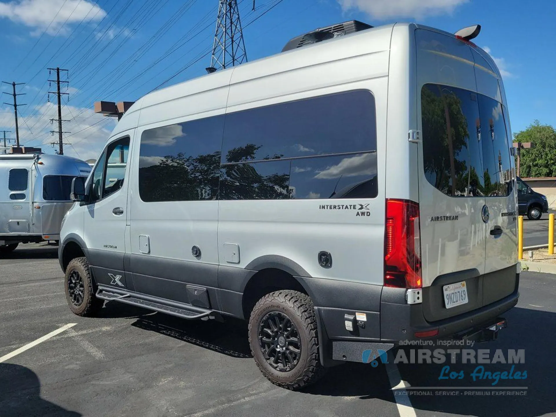 2025 Airstream Interstate 19X - Photo 3