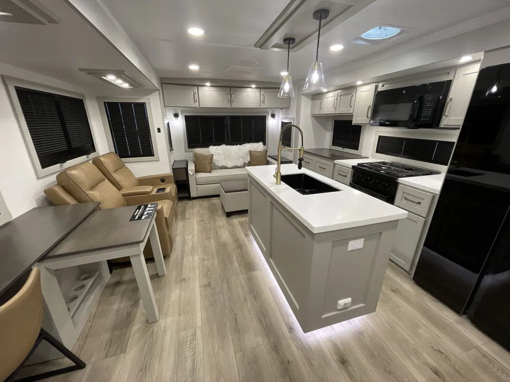 2026 Brinkley Model Z AIR 310, Photos photo 14
