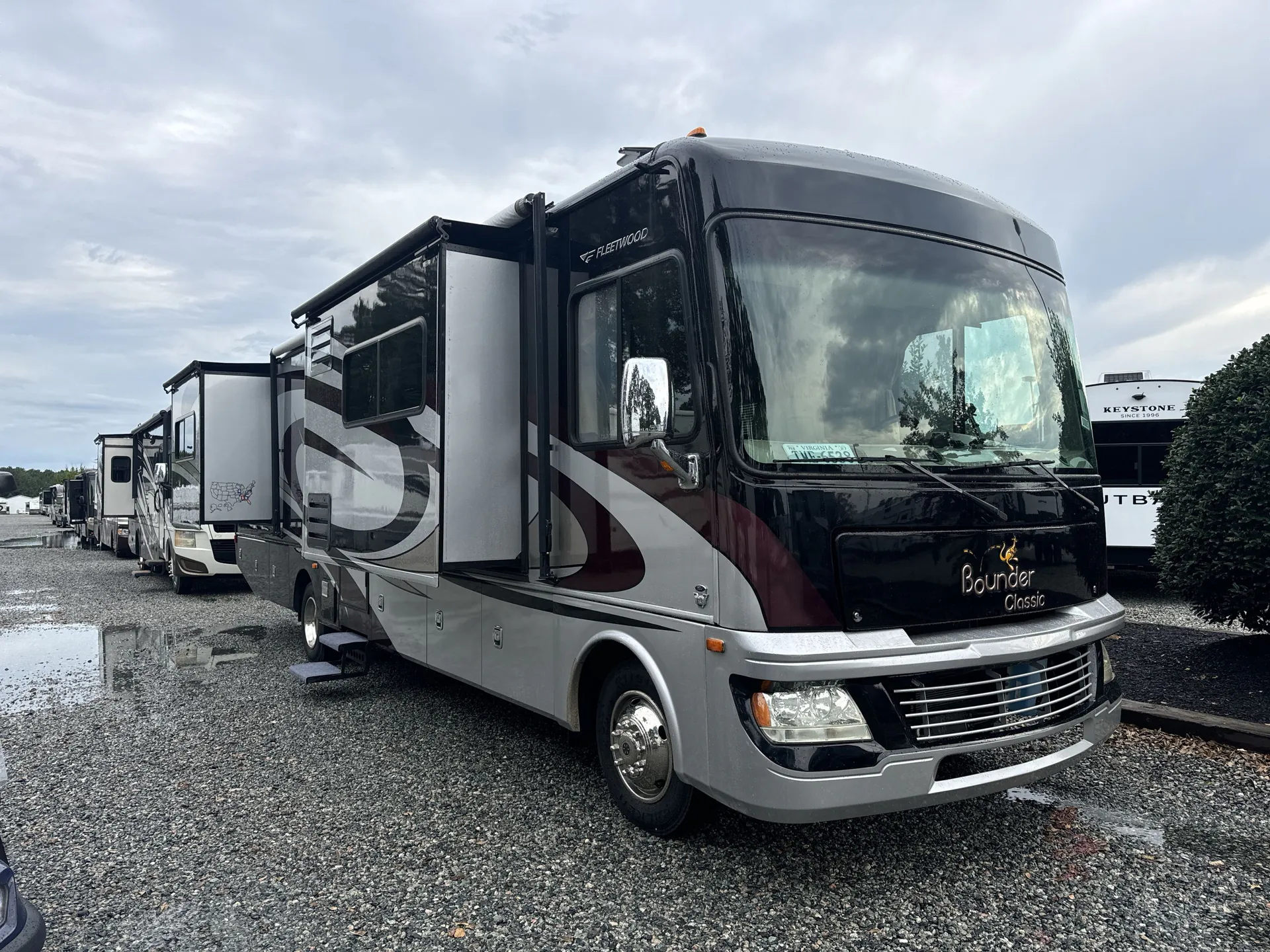 2013 Fleetwood Bounder Classic 34M — campside