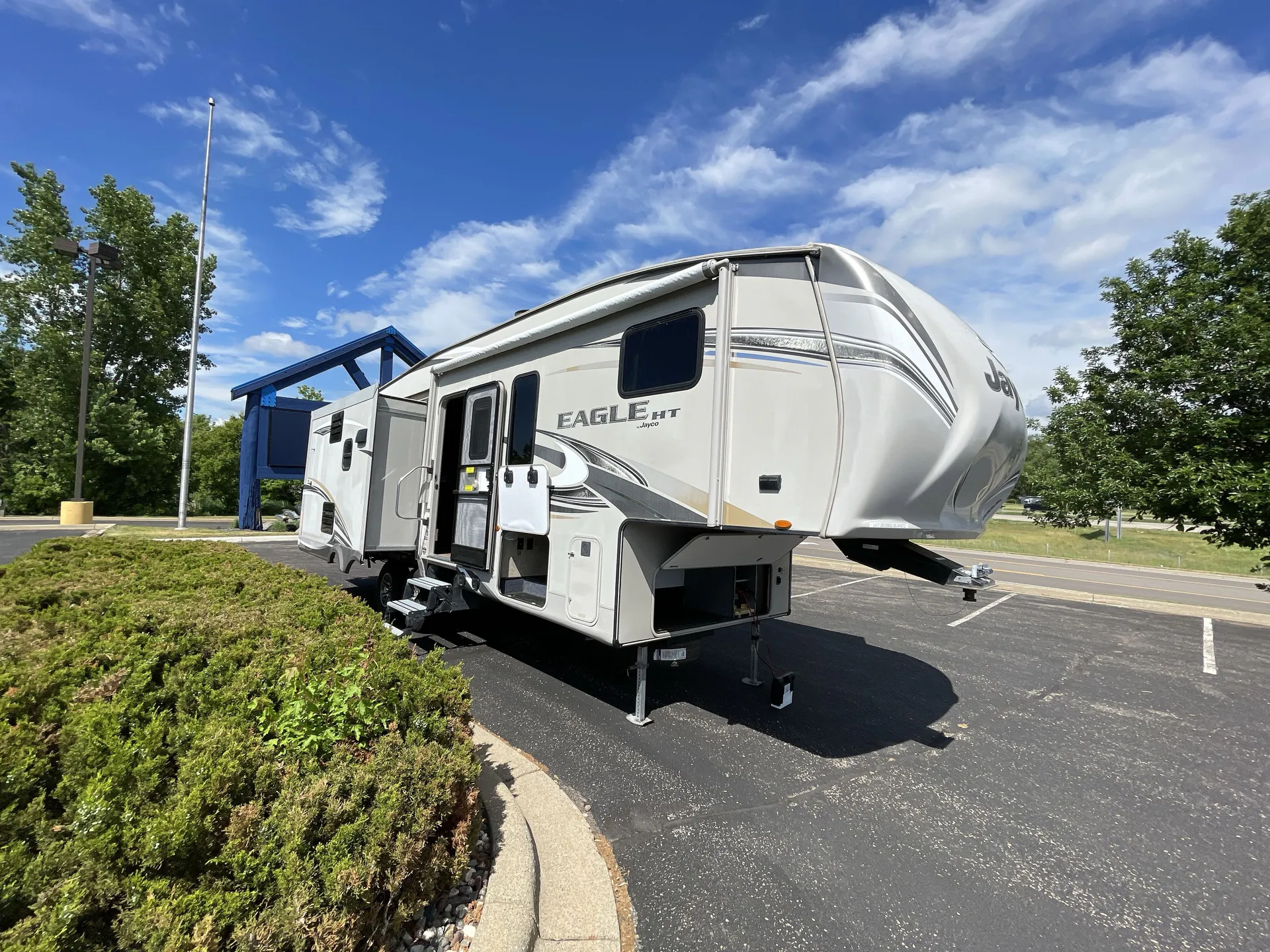 2017 Jayco Eagle 321RSTS - Photo 2