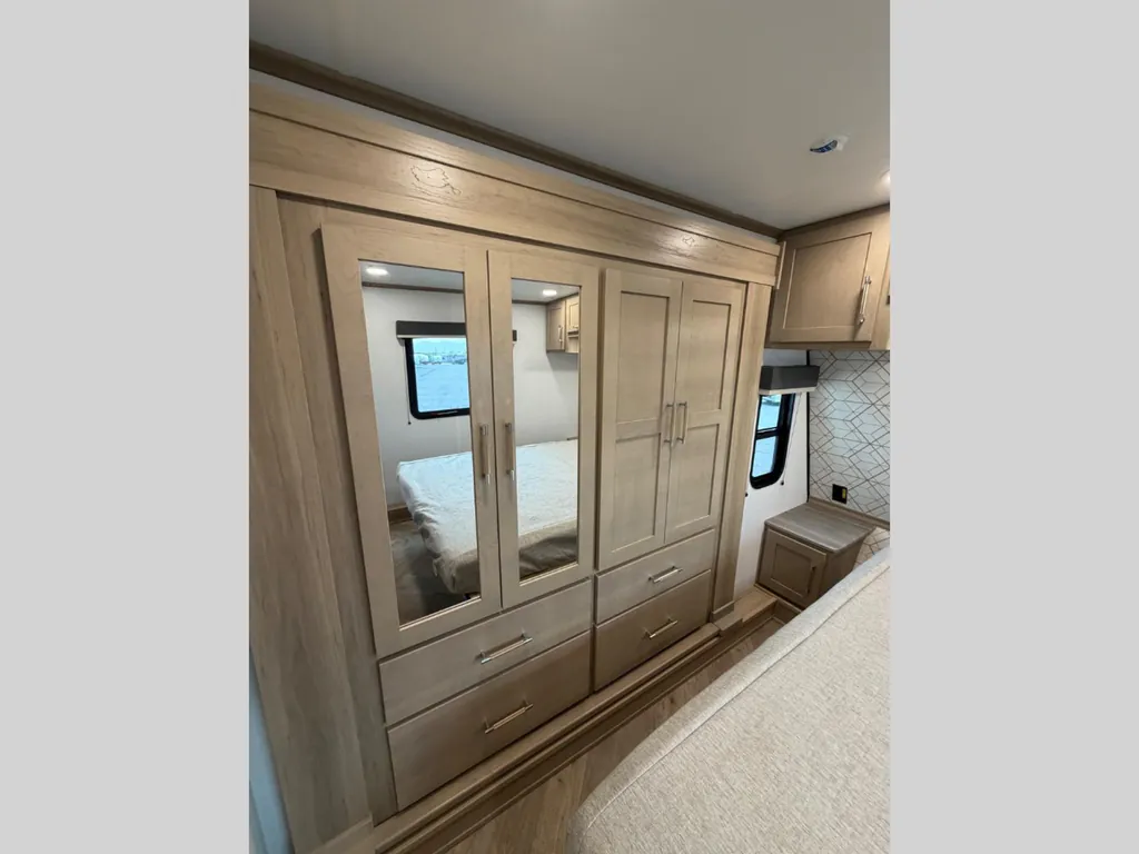 2026 Keystone Raptor 420, Photos photo 22